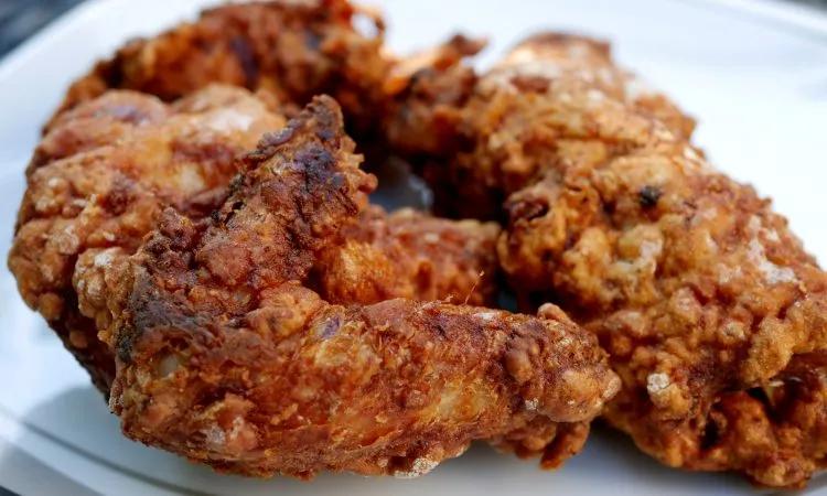 Hot Fried Chicken - Scharfes frittiertes Hähnchen aus dem Wok