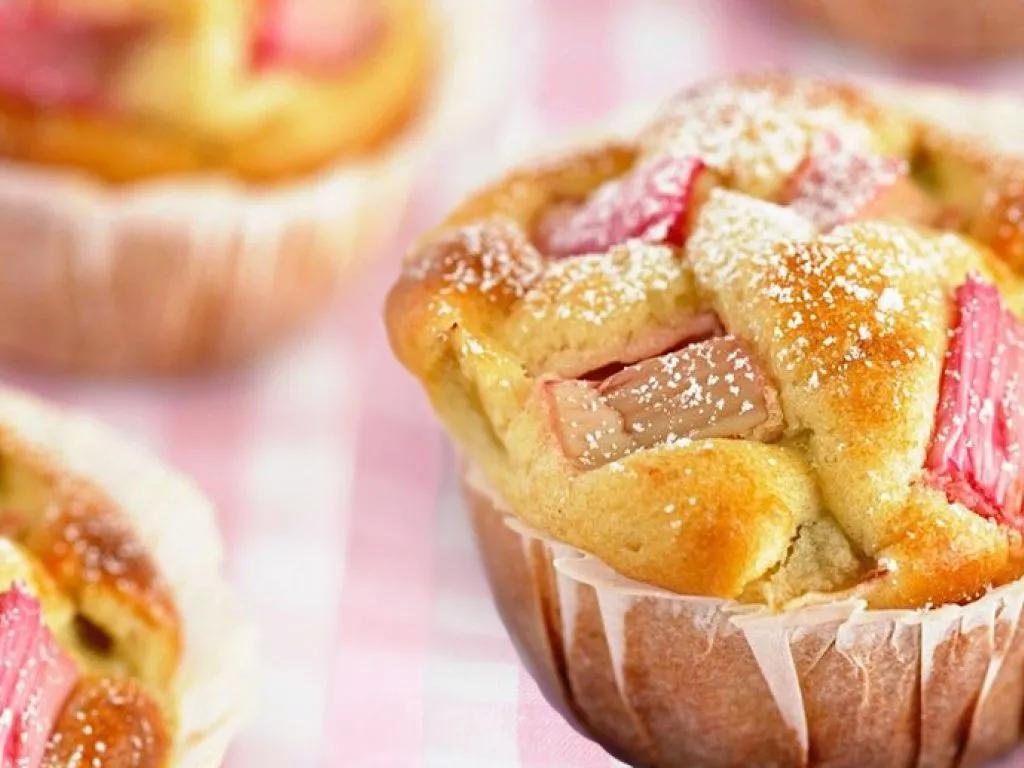 Muffins mit Rhabarber Rezept | EAT SMARTER