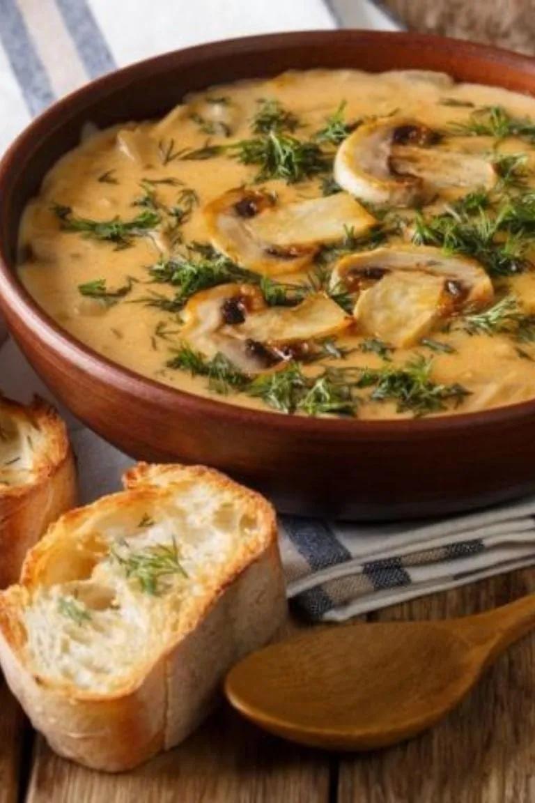 Pilzsuppe mit Porree, Zwiebeln und Schmand | Recipe | Best soup recipes ...