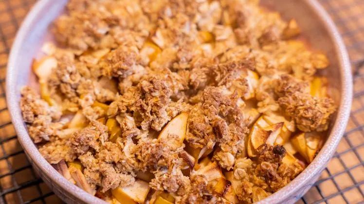 Rezept: Schneller Apple Crumble mit Haferflocken | NOZ