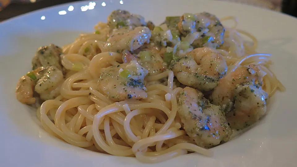 Spaghetti mit Garnelen in Weißwein - Sahnesauce von Deliyah | Chefkoch.de