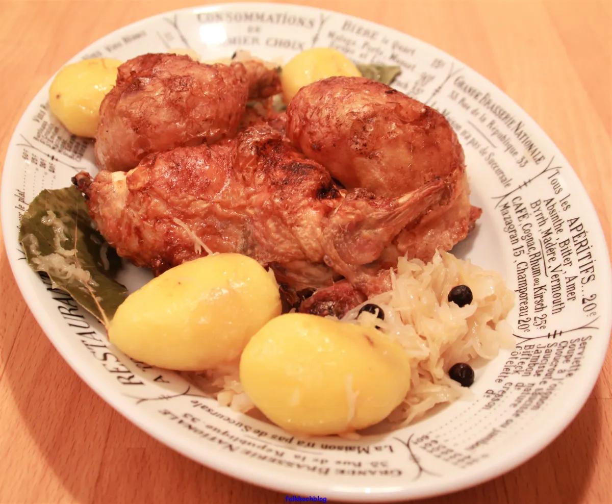 Stubenküken mit Sauerkraut &amp; Kartoffeln | Sauerkraut, Lebensmittel ...