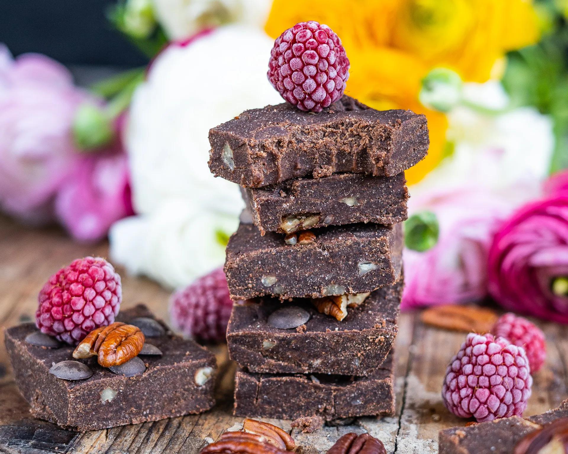 Keto Brownies vegan - ohne Backen - Mrs Flury - gesunde Rezepte