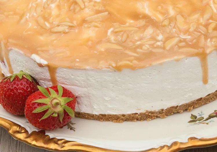 Erdbeer-Quark-Torte mit Karamell (no bake) | Küchenmomente