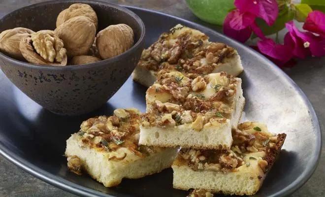 Walnut Focaccia with Gorgonzola | Rezeptideen, Focaccia, Rezepte