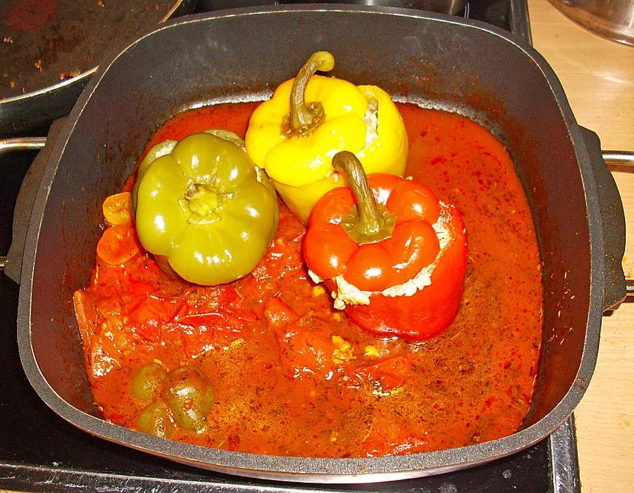 Gefüllte Paprika in Tomatensoße (Rezept mit Bild) | Chefkoch.de