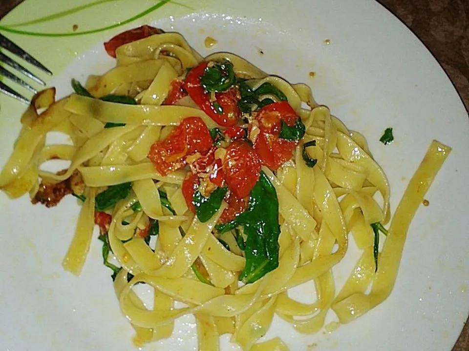 Spaghetti mit Tomaten und Rucola von cschulz| Chefkoch