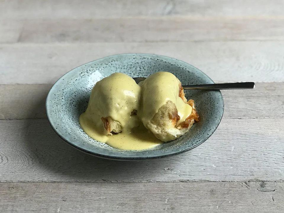 Karamellisierte Dampfnudeln mit Vanillesauce nach Omas Rezept von ...