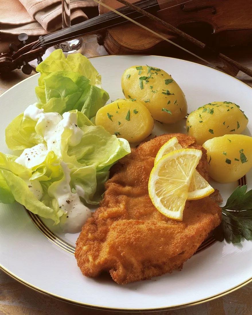 Wiener Schnitzel mit Kartoffeln Rezept | EAT SMARTER