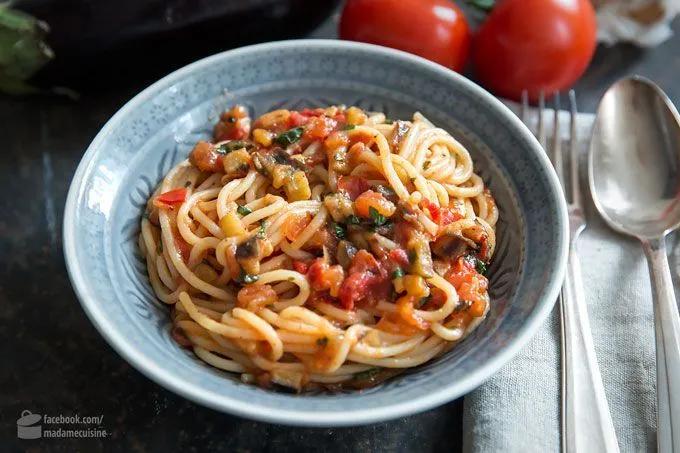 Spaghetti alla Norma - Pasta auf Sizilianisch - Madame Cuisine ...