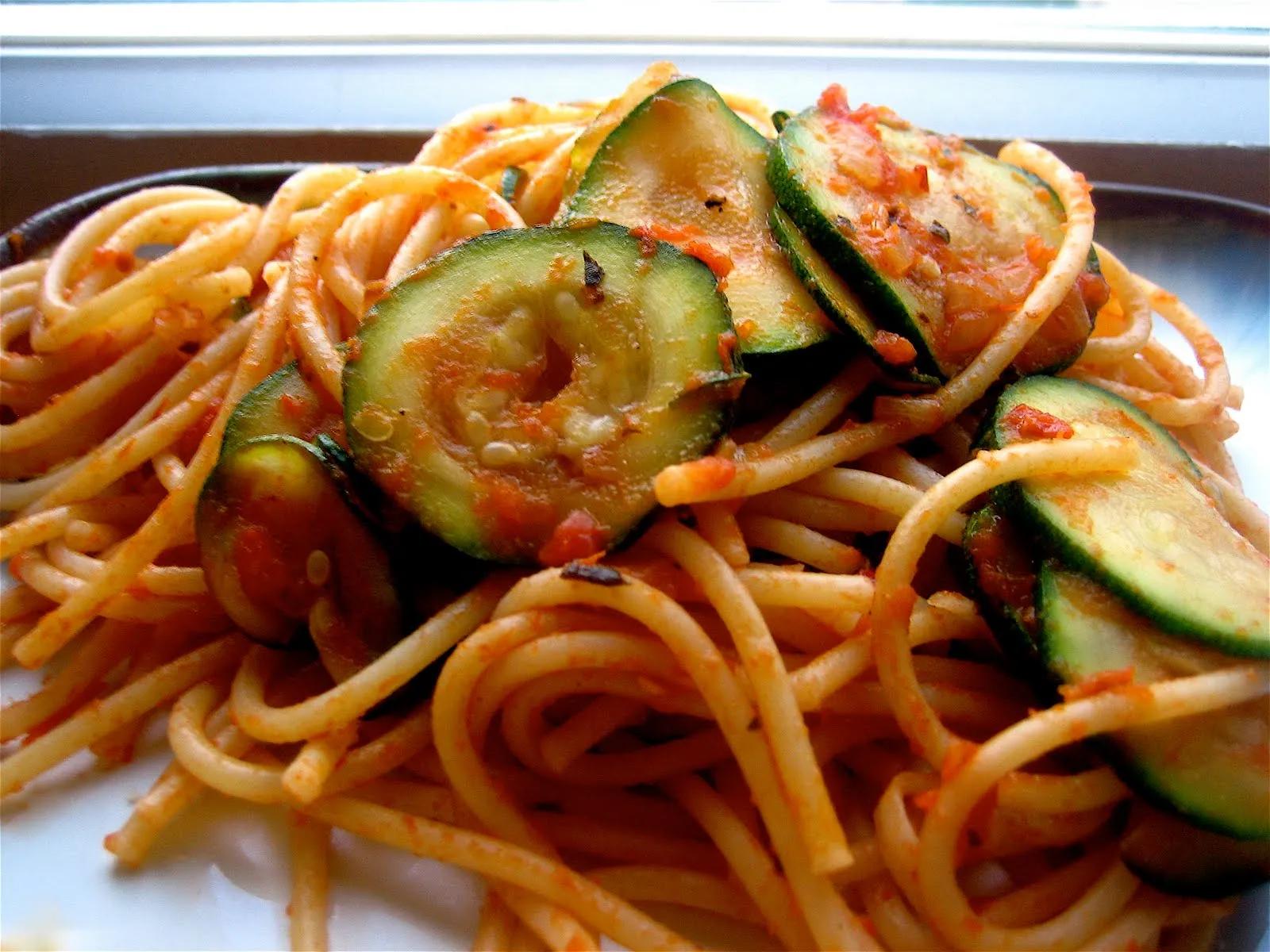 Stephanie Cooks: Zucchini Spaghetti