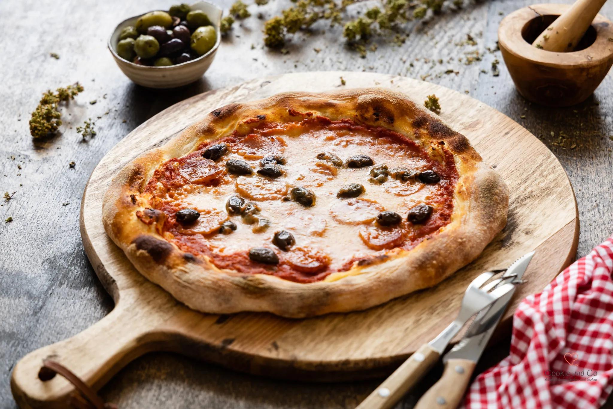 Pizzateig Grundrezepte − ohne Hefe möglich