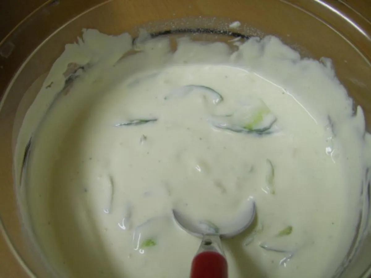 Knoblauchquark mit Sahnequark und Schlagsahne - Rezept mit Bild ...