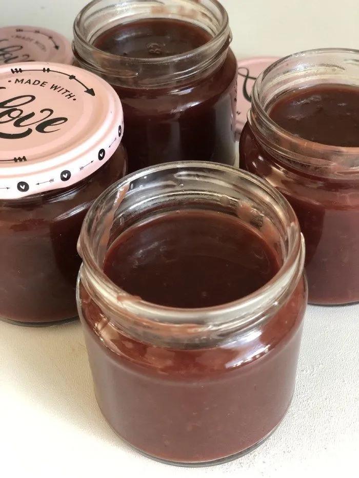 Kirschmarmelade mit Dark Milk Schokolade selbst gemacht. In kurzer Zeit ...