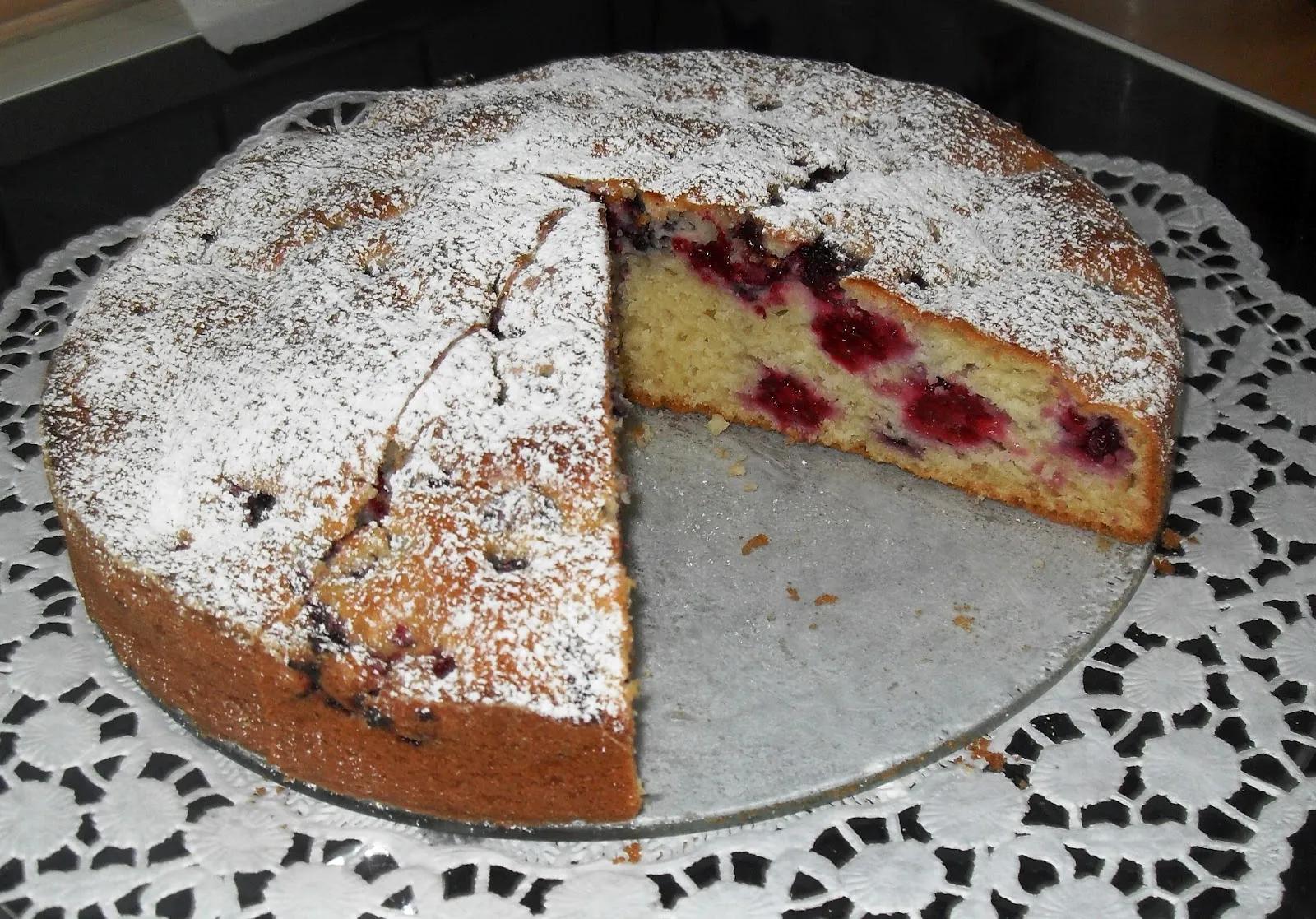 Sanna´s Hexenküche: Brombeer-Buttermilch-Kuchen