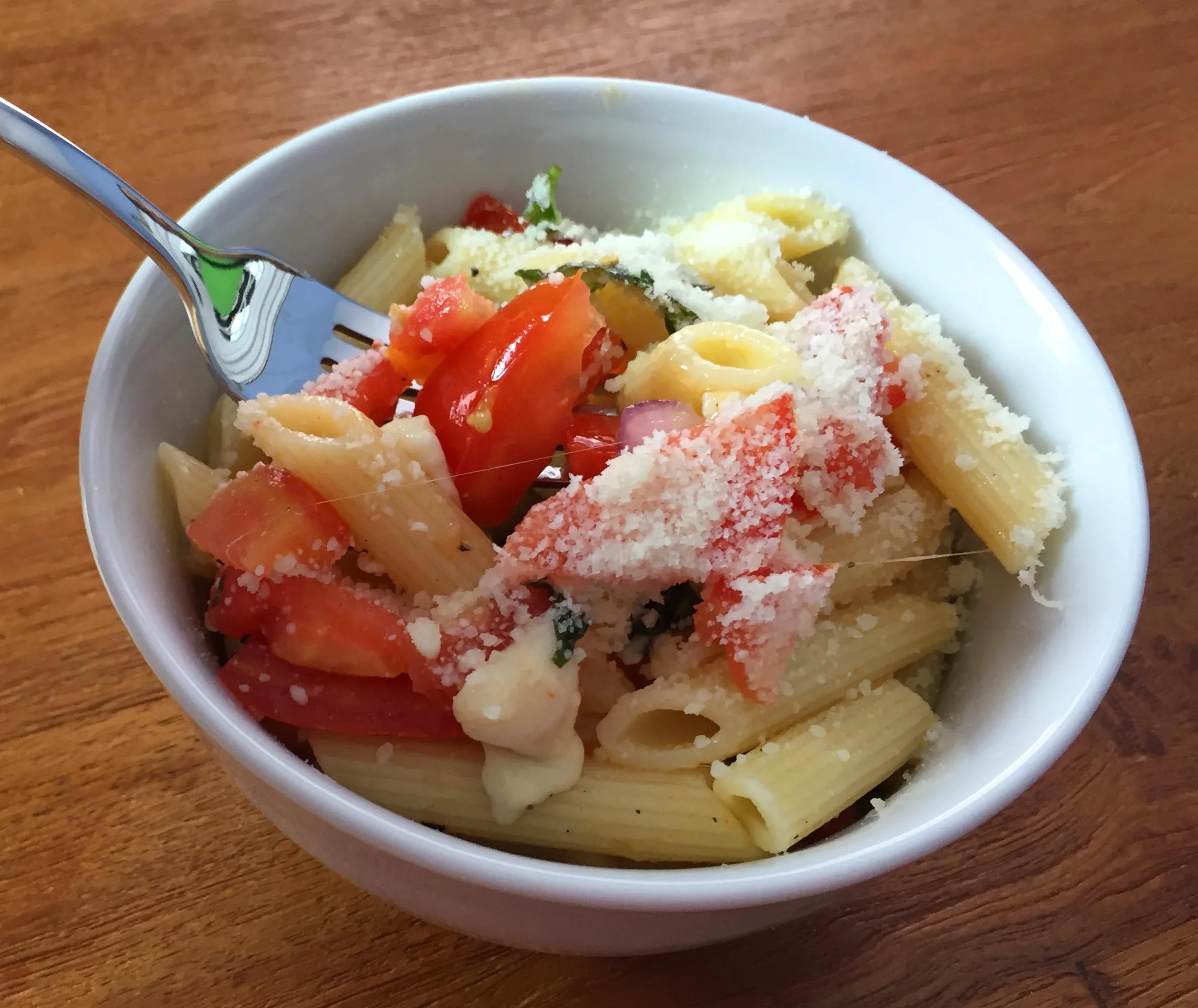 Fresh Tomato &amp; Mozzarella Pasta! - KitchAnnette