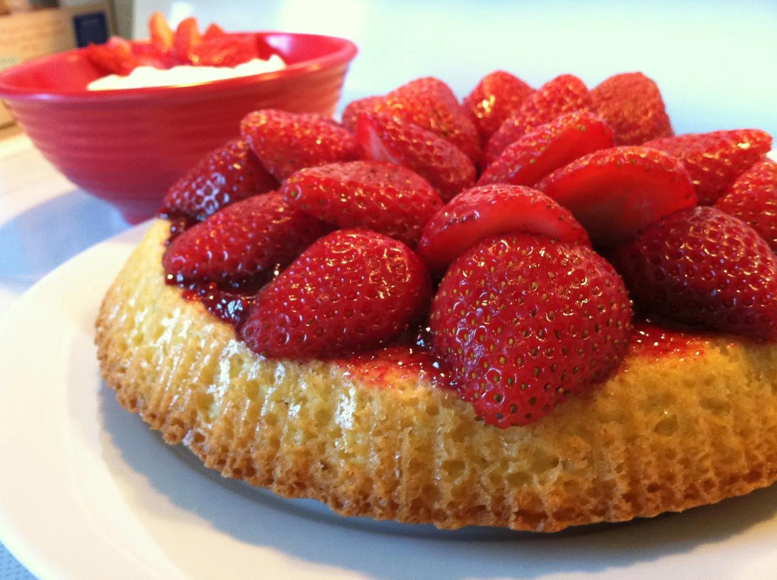 Persnickety: Erdbeerkuchen (German Strawberry Cake)