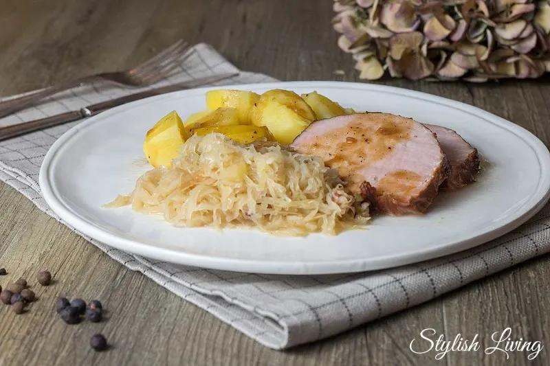 Kasselerbraten mit Sauerkraut und Kartoffeln - Stylish Living