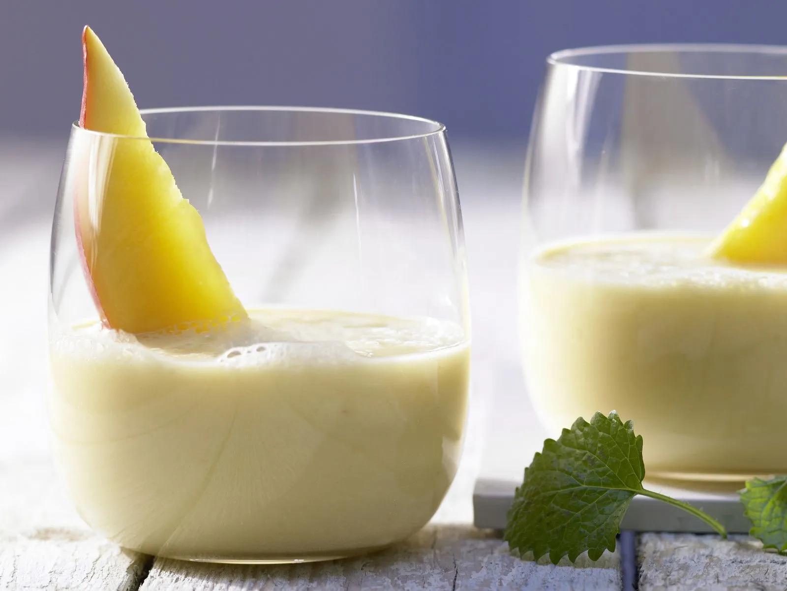 Mango-Bananen-Drink Rezept | EAT SMARTER