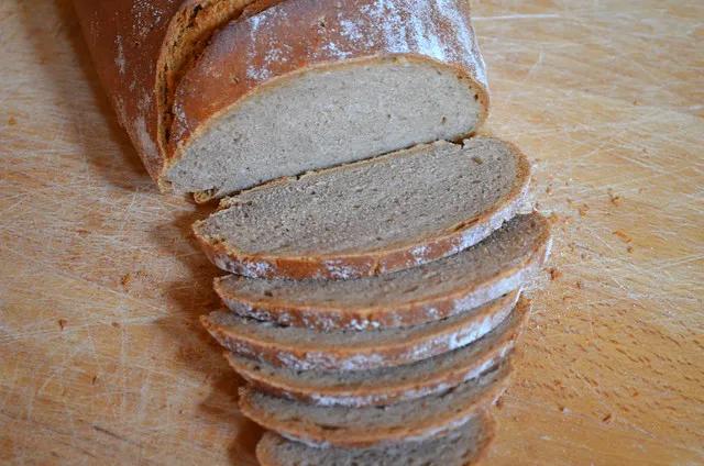 Miri&amp;#39;s Kitchen: Roggenmischbrot mit Sauerteig