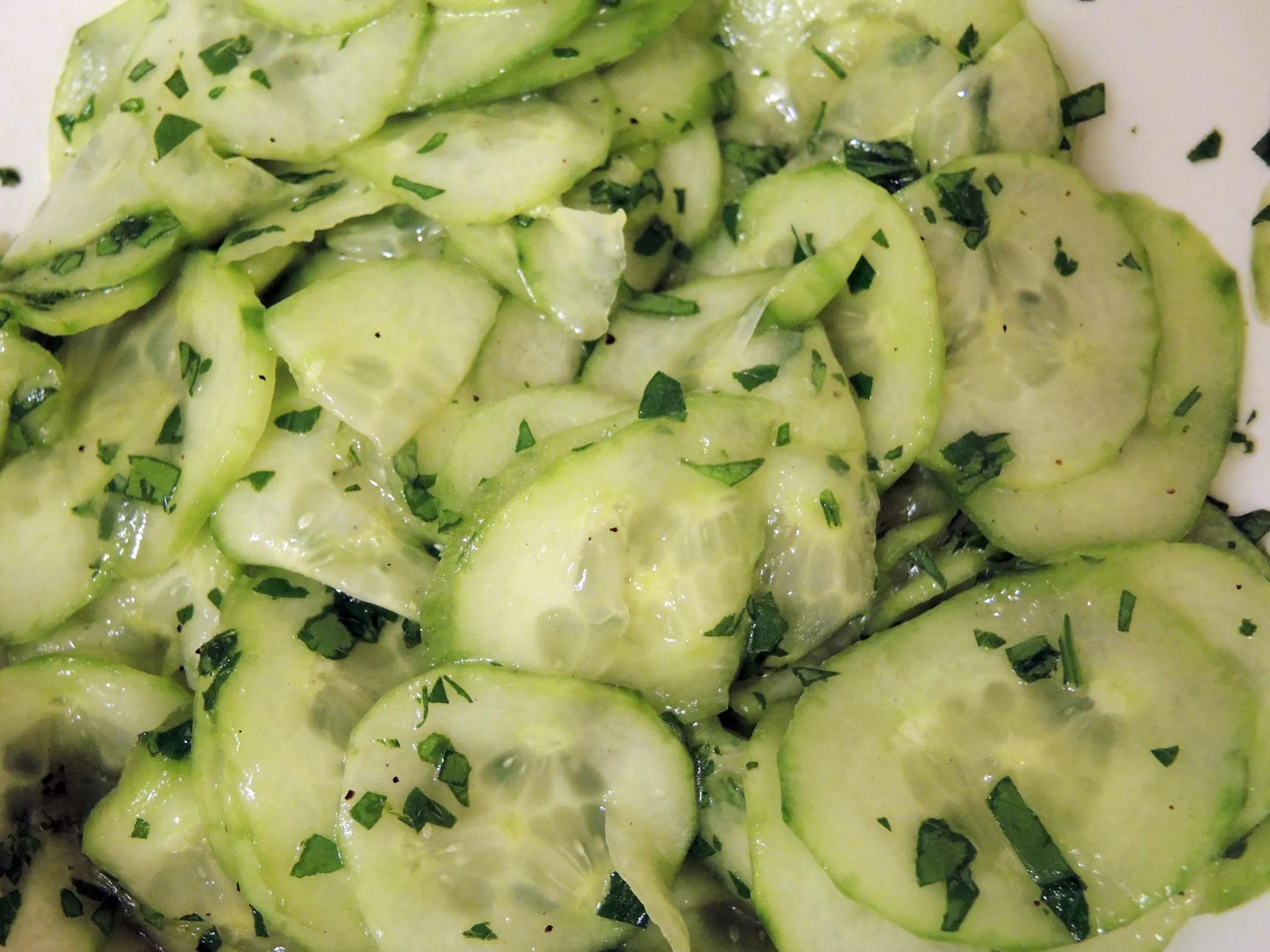 Gurkensalat ohne Sahne - Rezept | kochenOHNE