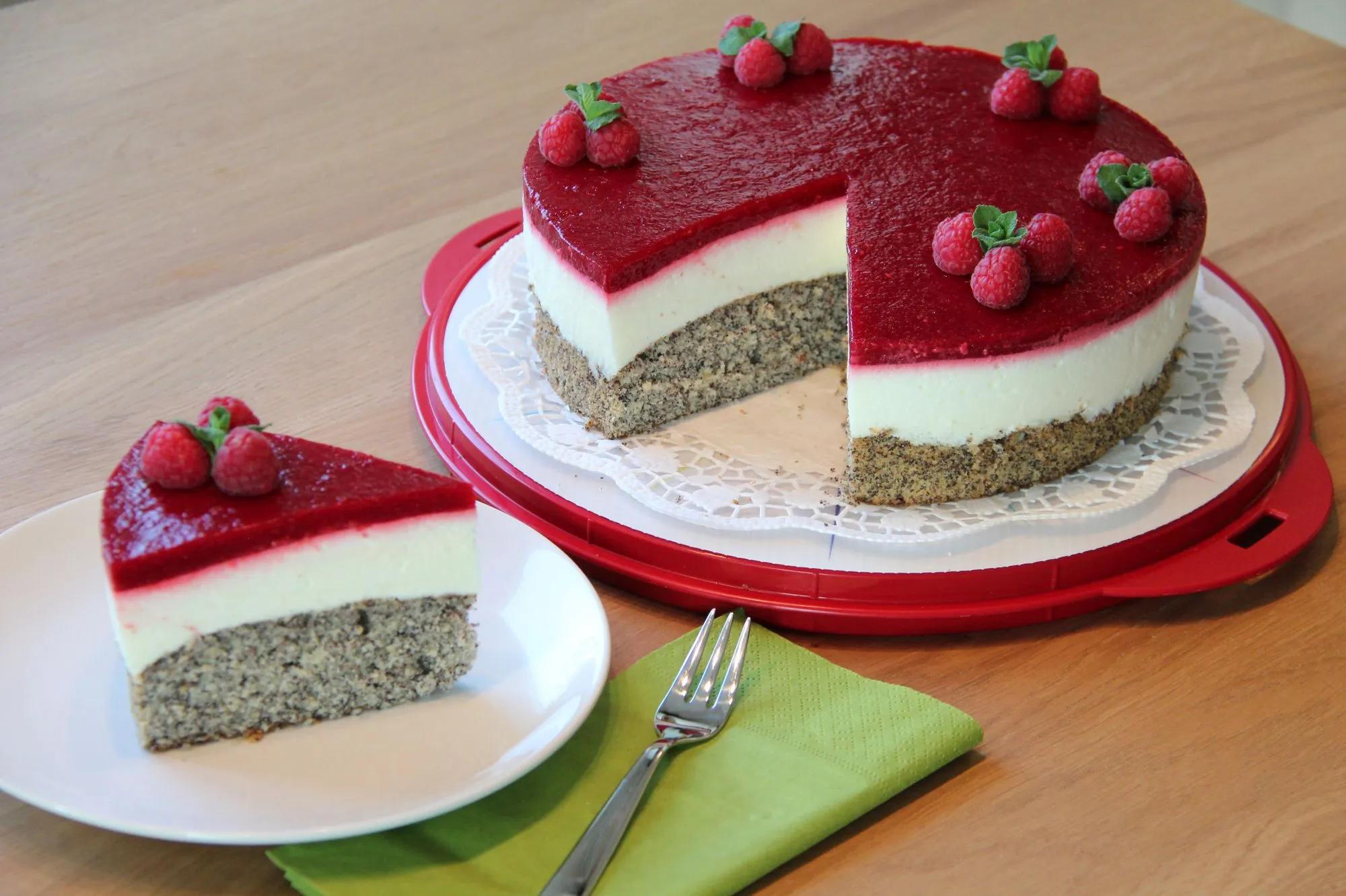 Himbeer-Jogurt-Mohn Torte | Leckere torten, Kuchen und torten rezepte ...