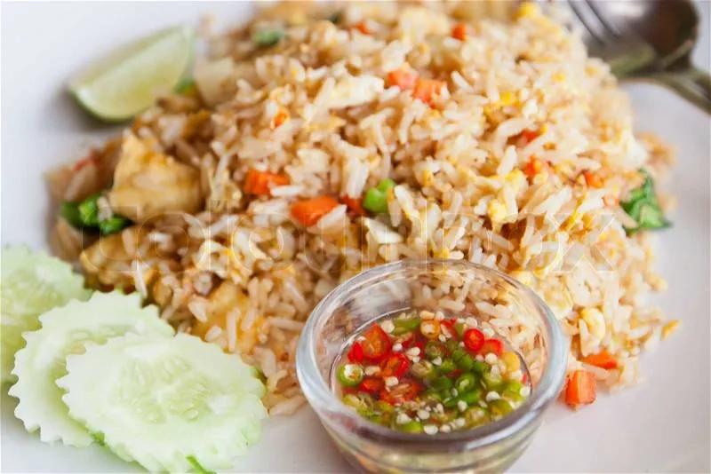 Tofu und Gemüse gebratener Reis, Thai-Menü | Stockfoto | Colourbox