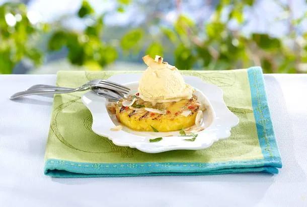 Gegrillte Ananas mit Chili und Vanilleeis Rezept | LECKER
