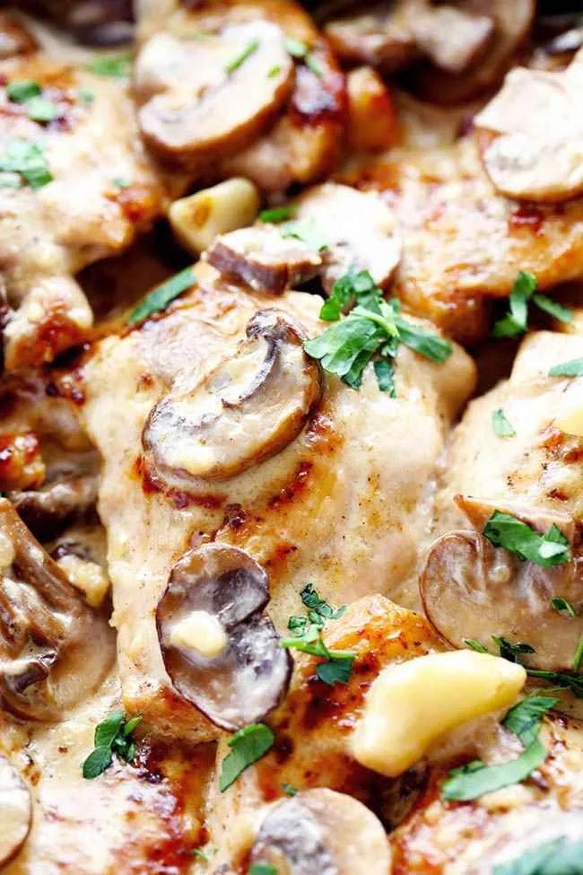 Cremiges Knoblauch-Pilz-Huhn - Rezepte de | Mushroom chicken, Creamy ...