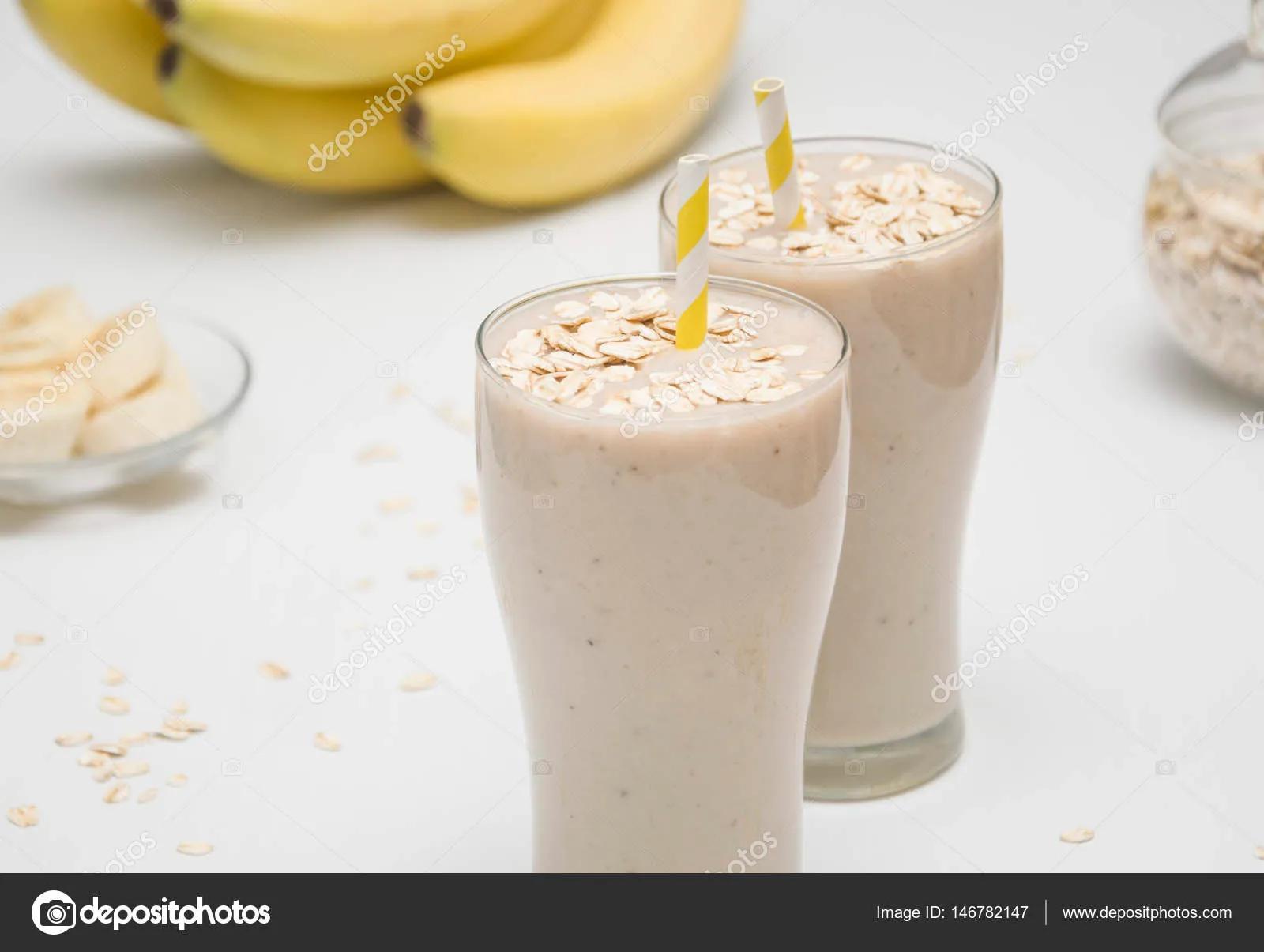 Milchshake mit Banane und Haferflocken - Stockfotografie: lizenzfreie ...