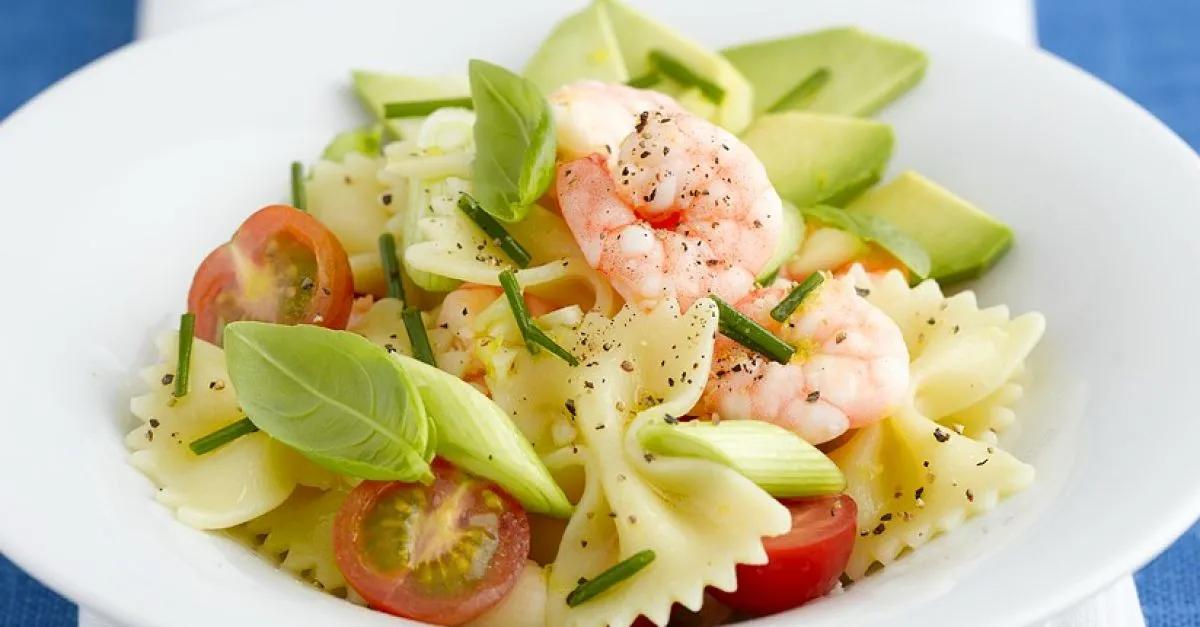 Nudel-Shrimpssalat Rezept | EAT SMARTER