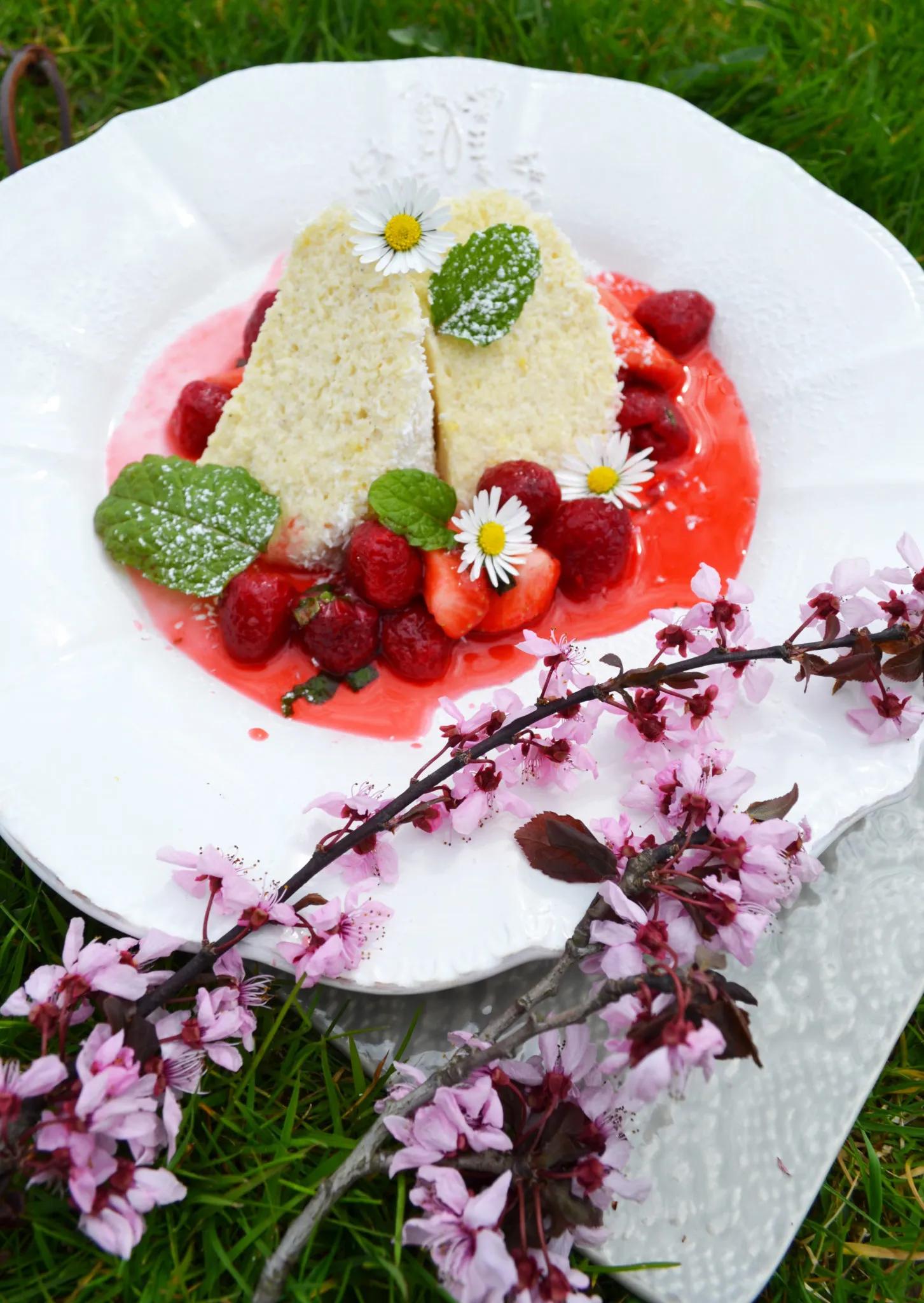 Eine Dessert-Liebeserklärung! Grießflammerie mit Beeren – Holunder ...