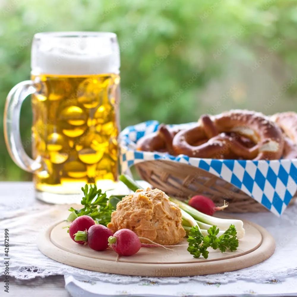 Obatzda mit Brezel und Bier Stock-Foto | Adobe Stock