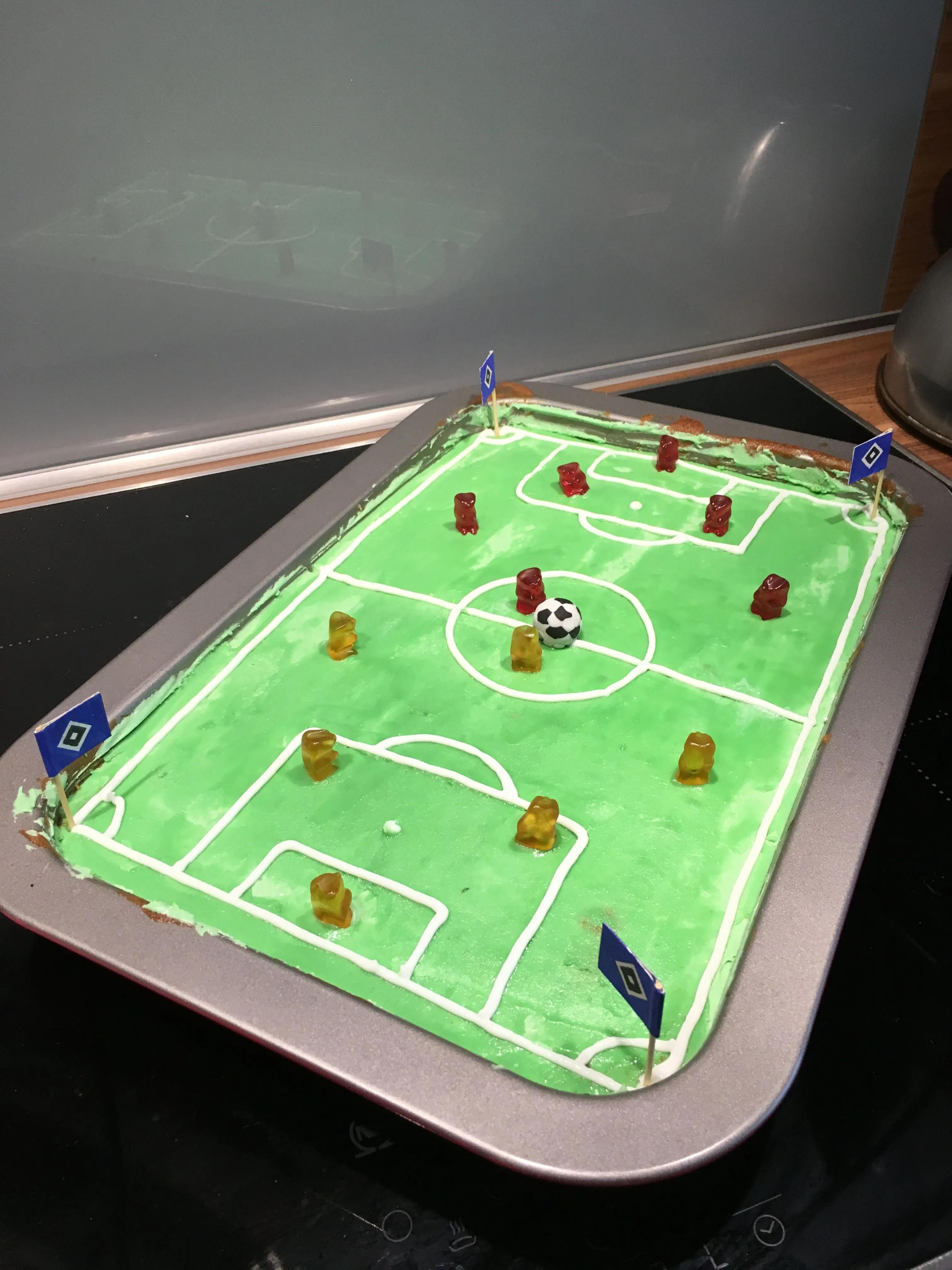 Fußball Fußball Feld Torte Kuchen Football Cake | Kuchen mit fondant ...