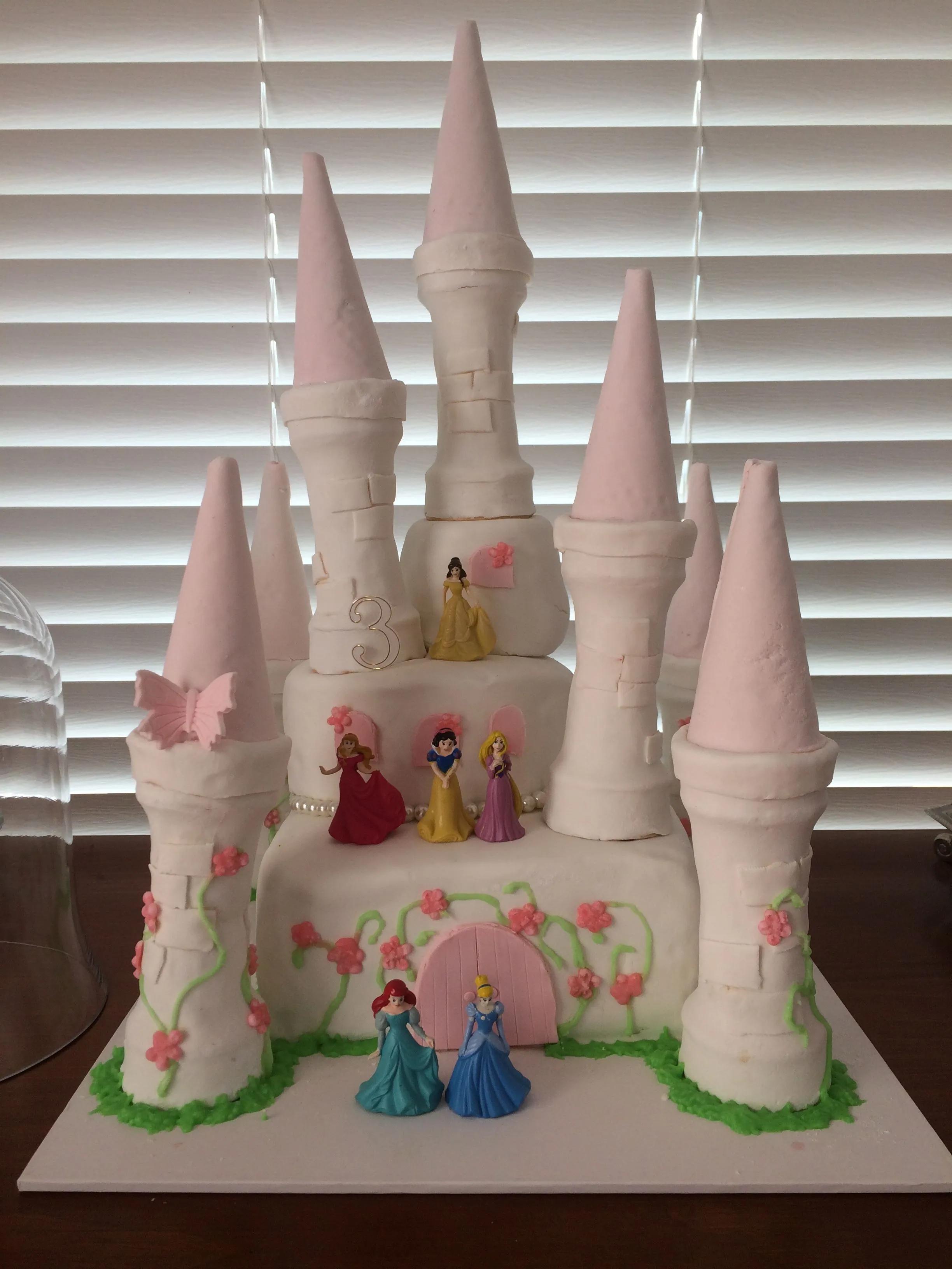 Disney princess castle cake | Disney princess cake, Princess castle ...