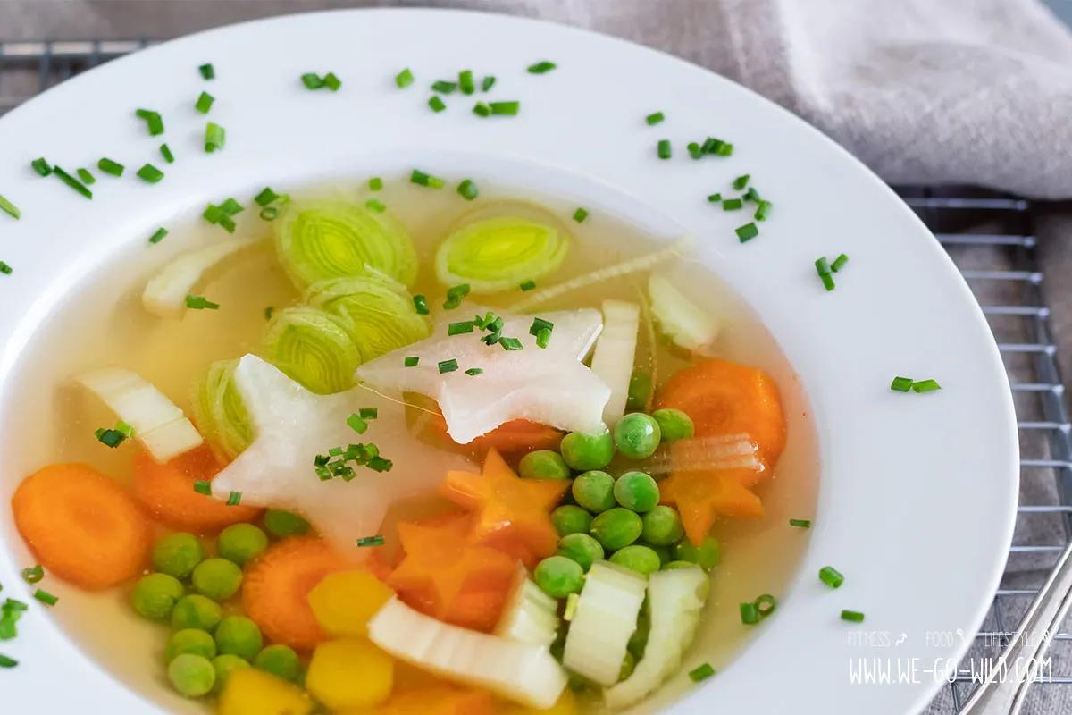 Klare Gemüsesuppe - Basisrezept - Kalorienarm