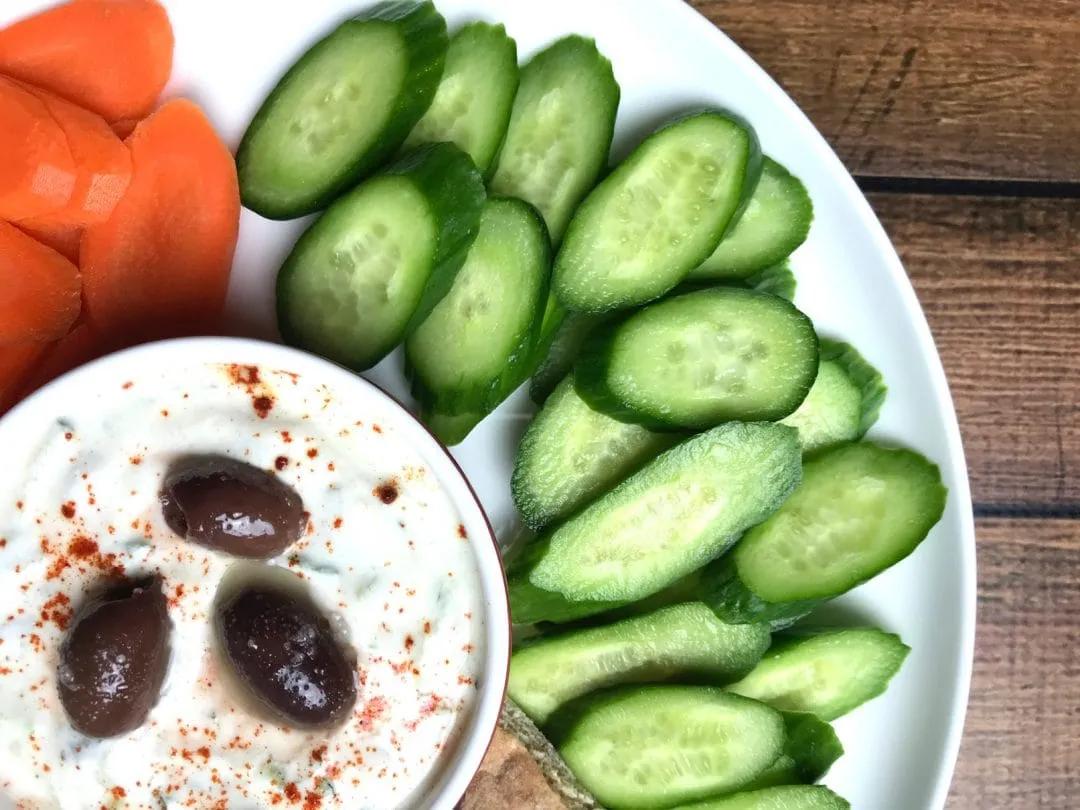 Easy Tzatziki Sauce Recipe: A Great Party Dip - Spice Cravings