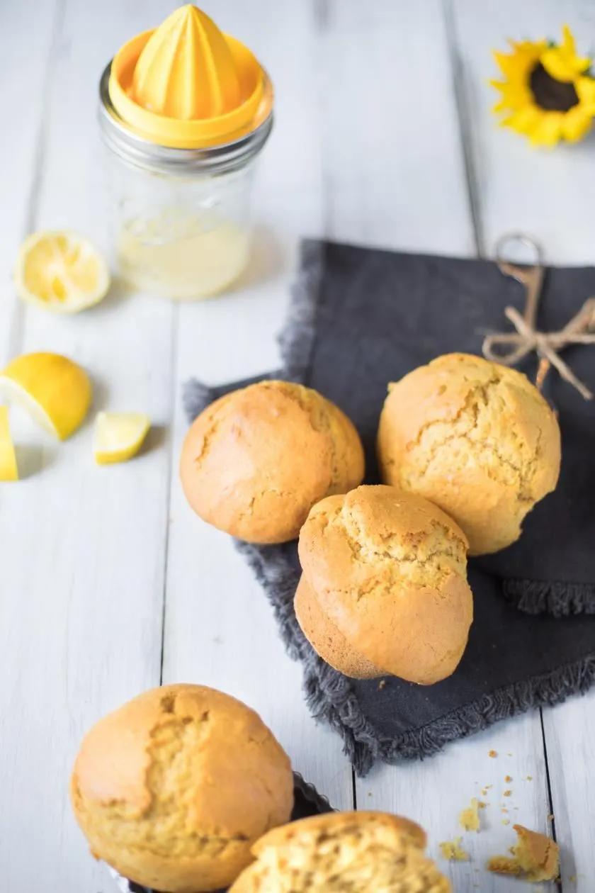 Zitronenmuffins so saftig - das Rezept mit Öl | Simply Yummy Cupcakes ...