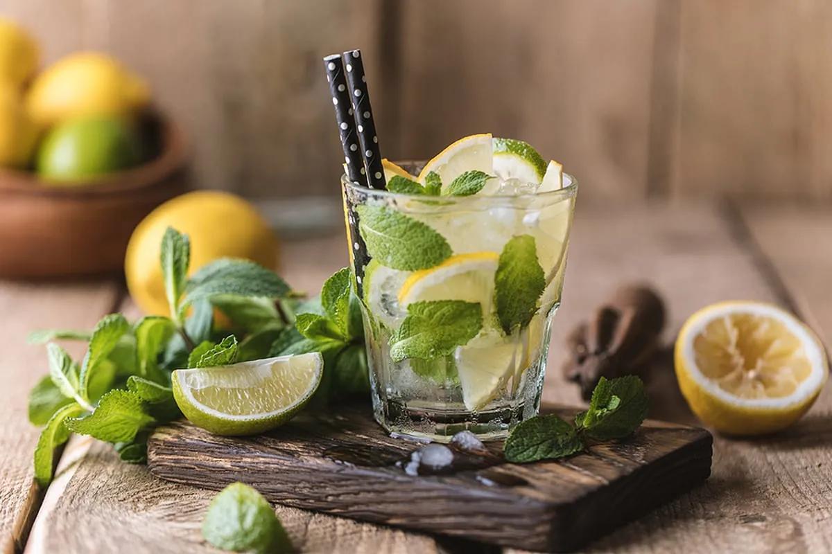 How To Make A Refreshing Mojito [2021 Cocktail Recipe]