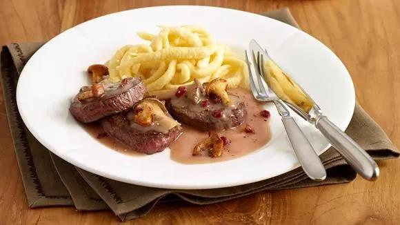 Hirschmedaillons in Pilz-Preiselbeer-Sauce Knorr, Recipe Collection ...
