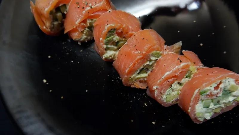 Low-Carb Sushi mit leckerem Räucherlachs