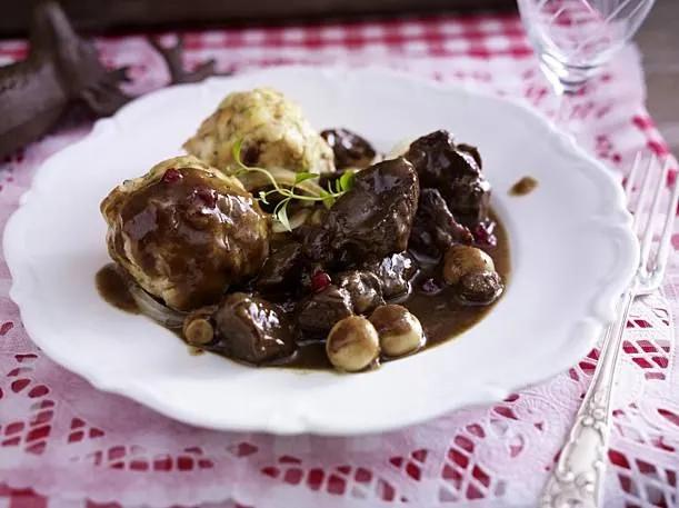 Edelgulasch vom Hirsch Rezept | LECKER | Rezept | Rezepte, Lecker, Essen