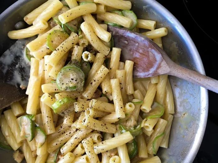Pasta With Zucchini And Gorgonzola – Italian Kiwi