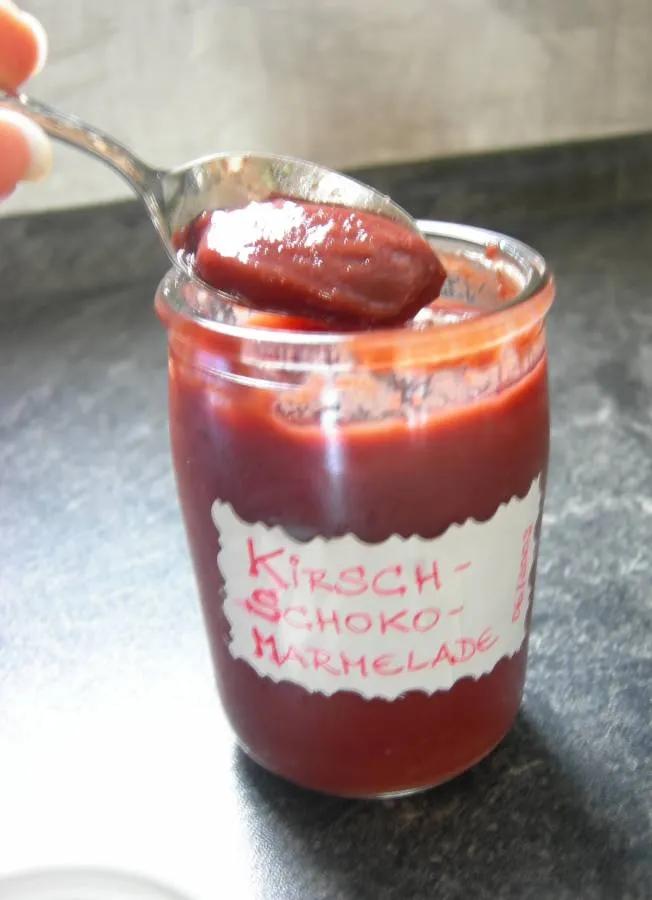 Sauerkirsch-Marmelade mit Schoko