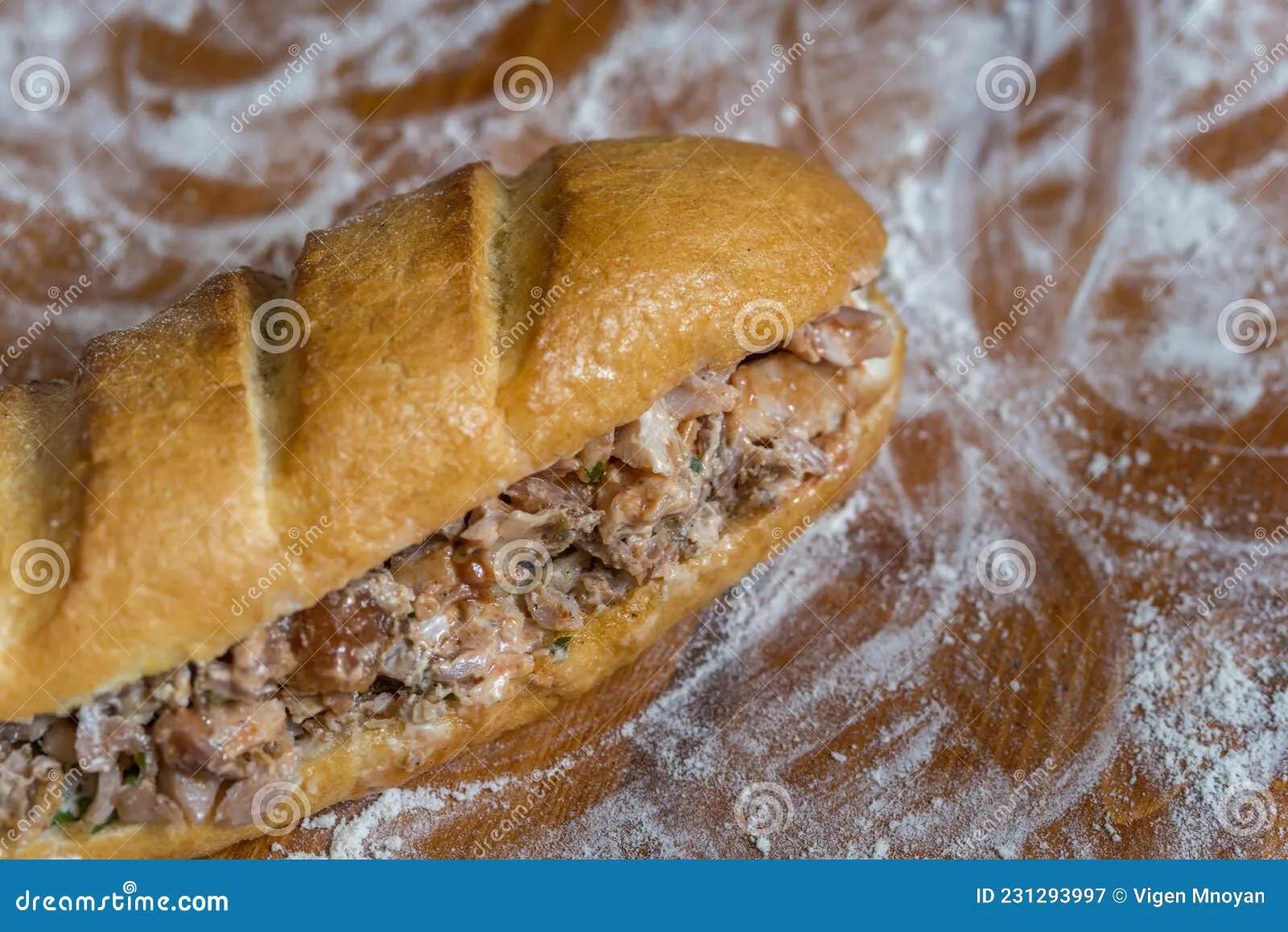 Shawarma Sandwich in Baguette Stock Afbeelding - Image of omslag ...