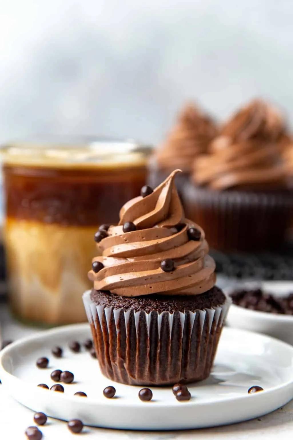Perfect Chocolate Cupcakes (Easy, one bowl recipe) - The Flavor Bender