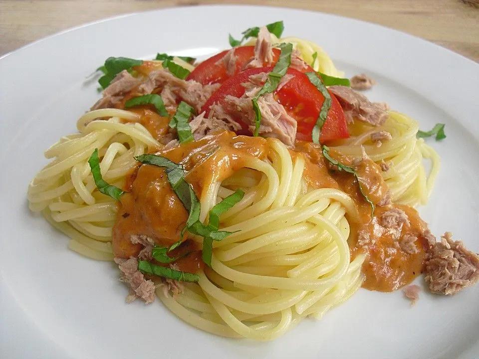 Spaghetti mit Thunfisch - Sahne - Soße, ein raffiniertes Rezept aus der ...