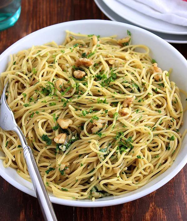Spaghetti Aglio E Olio - Green Valley Kitchen