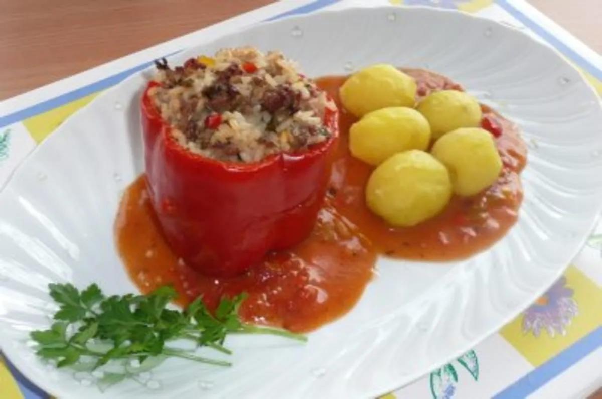 Ungarisches Töltött Paprika (gefüllte Paprika) - Rezept - kochbar.de