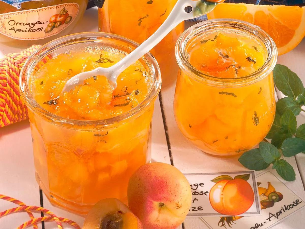 Aprikosen-Orangen-Marmelade mit Minze Rezept | LECKER